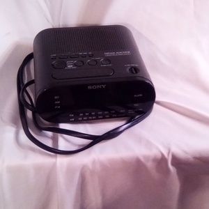 AM  FM radio alarm clock